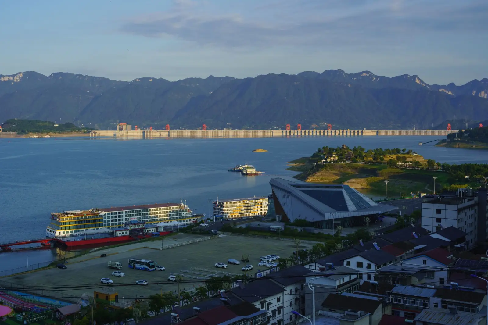 2025年上海建材贸易服务新规对装修工程采购的影响分析
